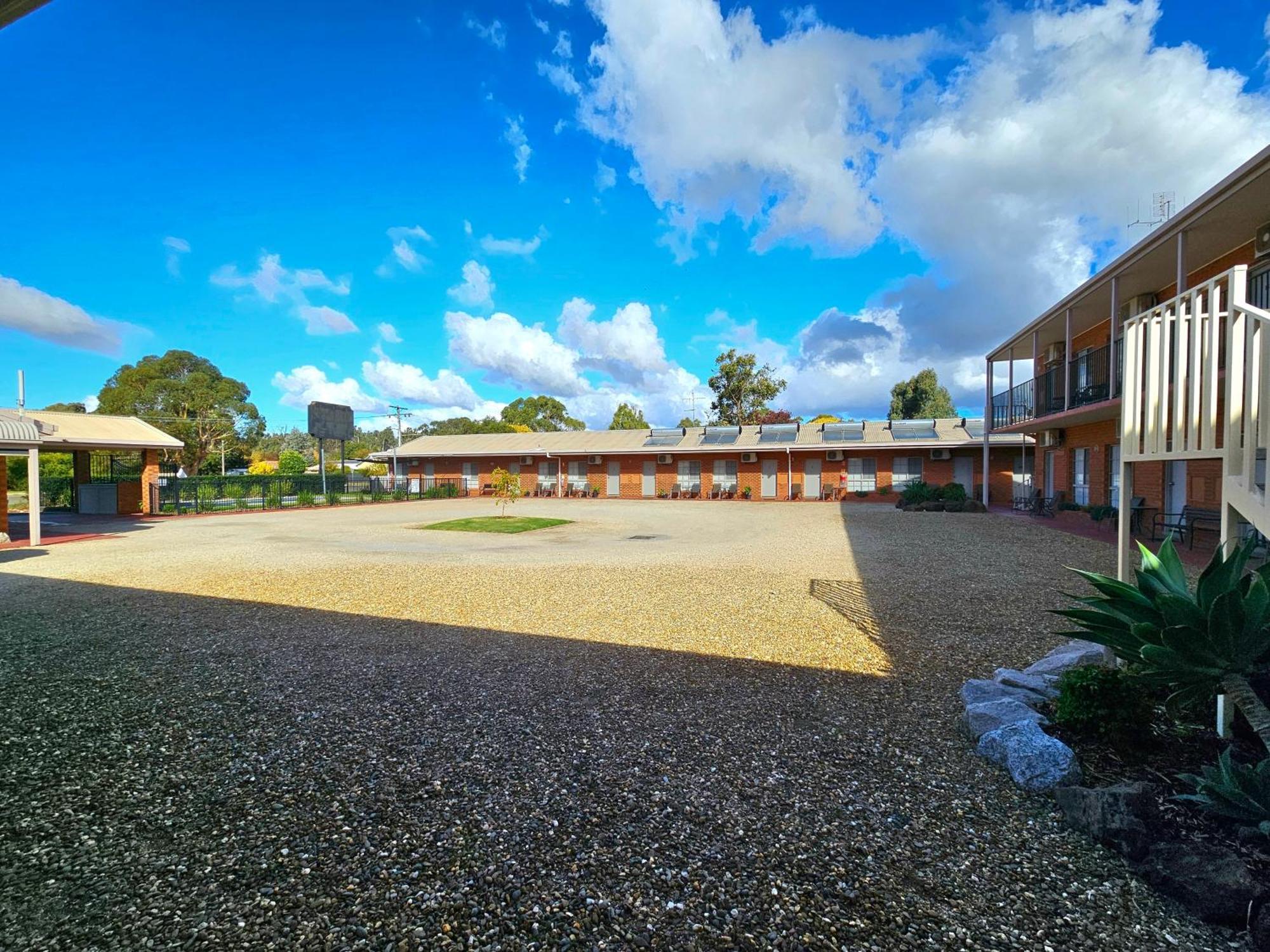 Bridge Motor Inn Tocumwal Exteriér fotografie